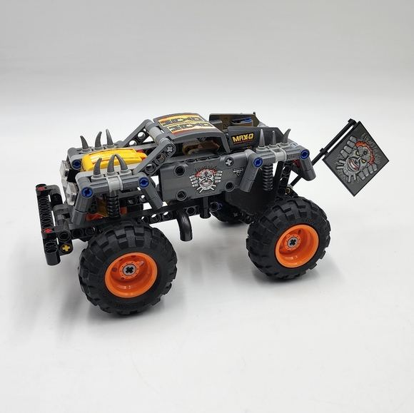 LEGO TECHNIC: Lego Monster Jam Max-D (42119)  |  Assembled - Picture 8 of 8